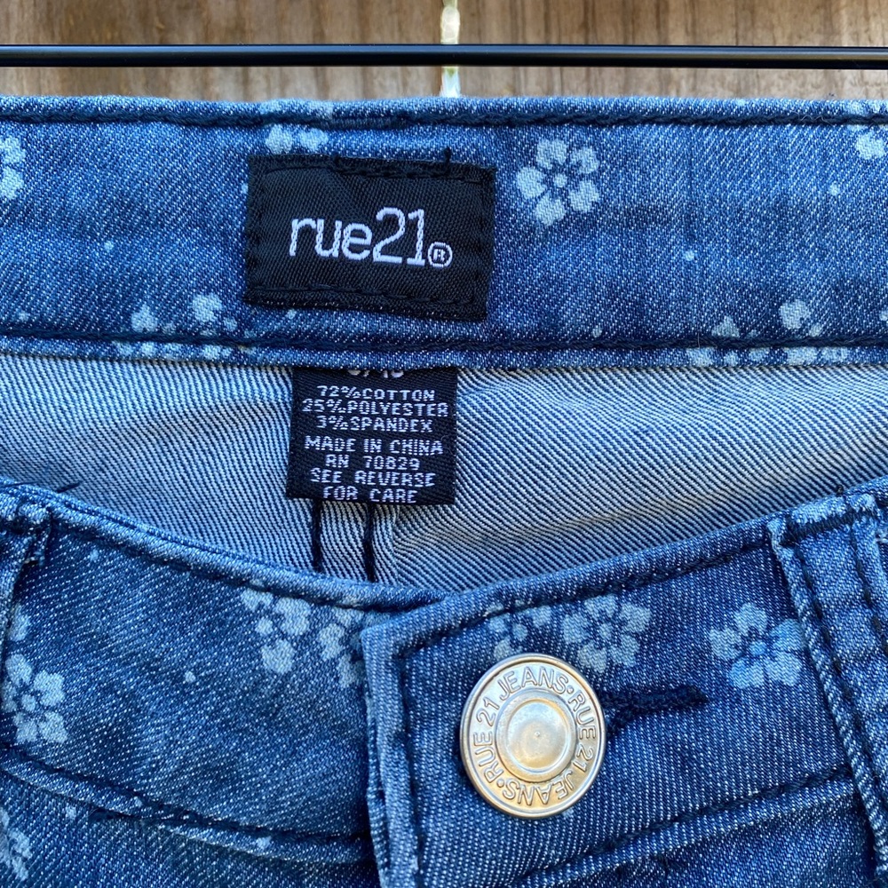 Rue21 Floral Printed Jeans - Picture 4 of 6
